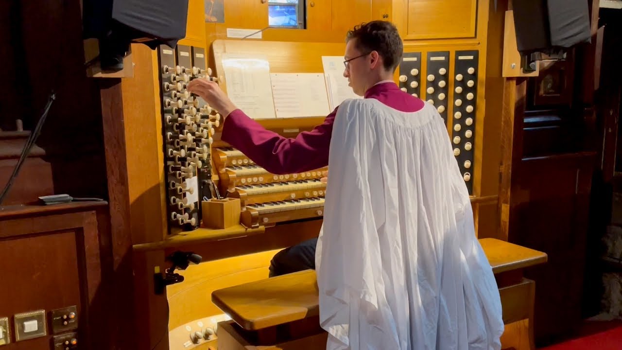 Lincoln Cathedral Organ - Fugue in G Minor, BWV 578 (Bach)