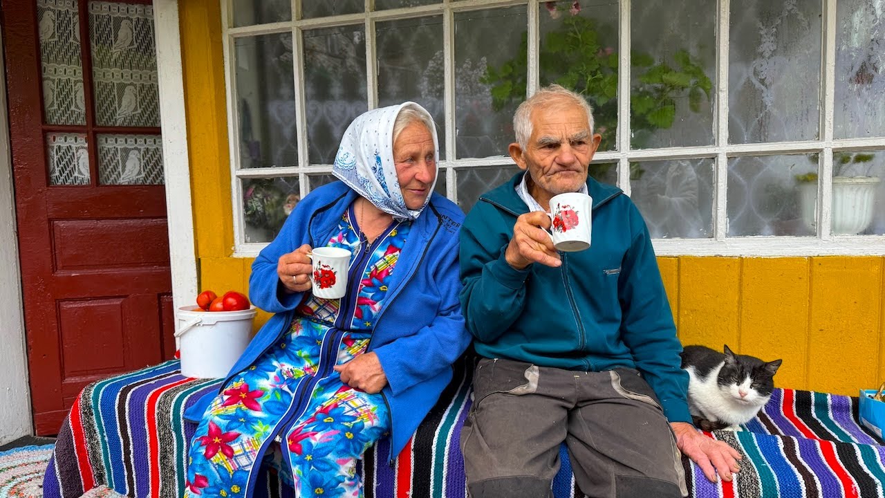 Rural Carpathian Life 🏔️❤️ Grandma Maria & Grandpa Vasyl’s Peaceful Mountain Morning