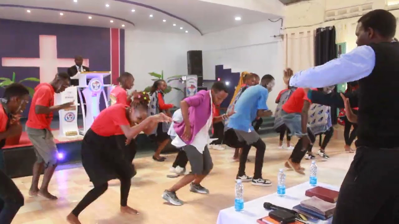ROYAL MINISTERS performing (NAMATA)