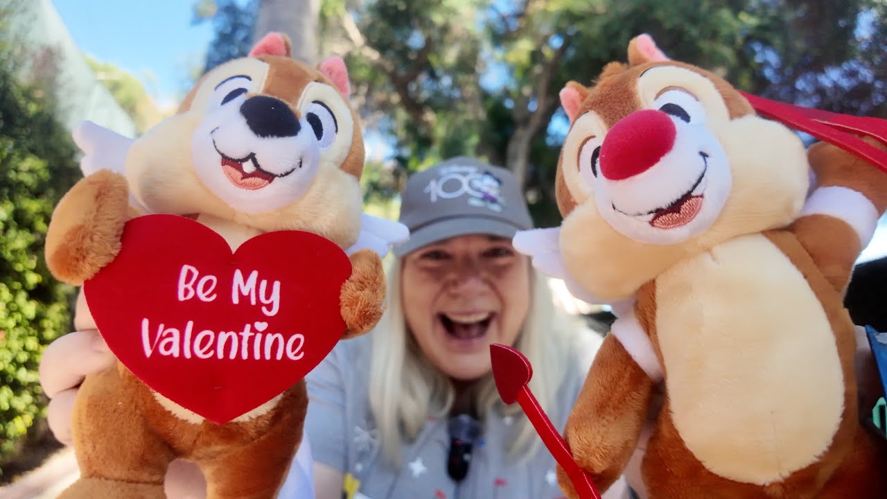 !NEW! Disneyland Valentine’s Day Merch Is HERE! First Trip In 2026 | Crowds & Wait Time CheckIns