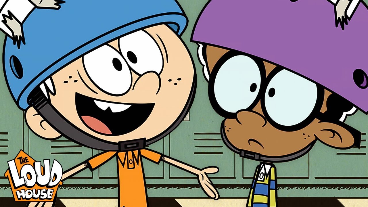1 Hour of Lincoln & Clyde’s Funniest School Hallway Moments 🎒 | The Loud House