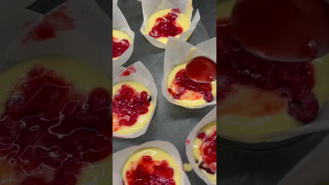 Very Berry Muffin (Orman Meyveli Kek) #rasberry #muffins #cupcake #crumble #reklam