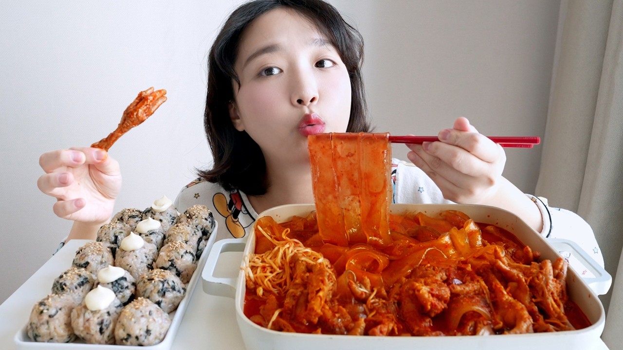 당면 왕창 넣은 국물 닭발 먹방🔥너무 맛있어서 노토킹이 될 뻔한 영상 (ft.마요네즈 1/3통 넣은 참치 주먹밥) REALSOUND MUKBANG | chicken feet  :D