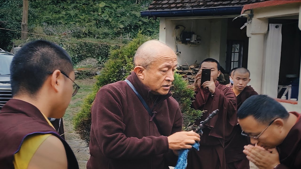 Dzongsar Khyentse Rinpoche visits Kyabjé Dudjom Rinpoche's Residence in Kalimpong.