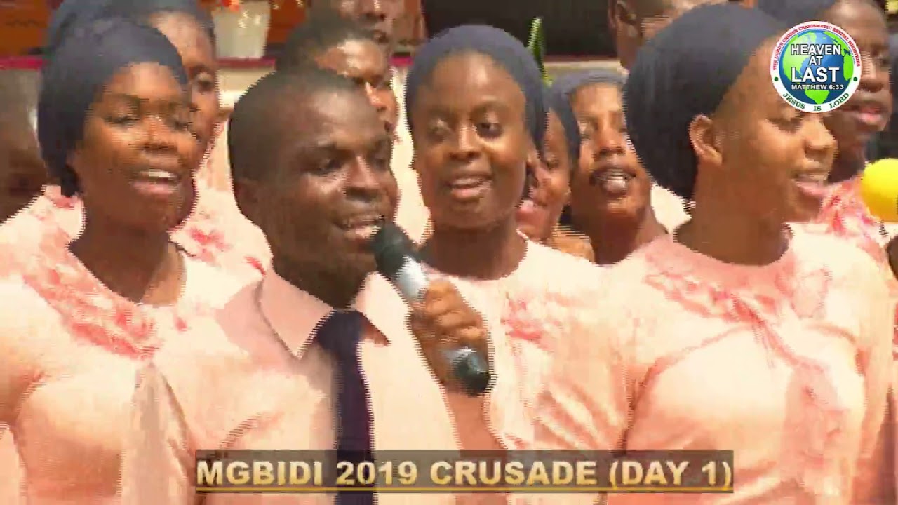 CAMPUS CHOIR MINISTRATION ( MGBIDI 2019) DAY ONE (1)