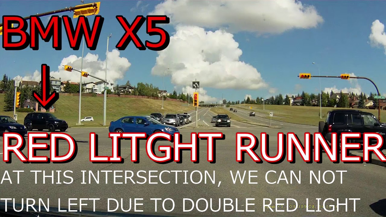DASHCAM DANGEROUS DRIVER IN CANADA - BMW X5 RED LIGHT RUNNER