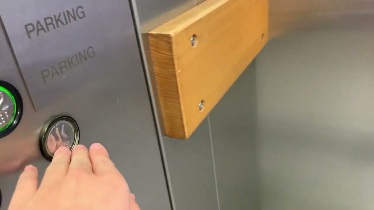 (Intro laziness) 6 minutes of fun! Schindler 2600 MRL lift at Revesby Village Centre