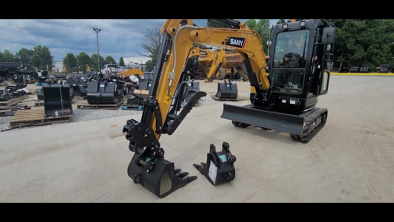#sany  35U Mini Excavator with #fleco pin #grabbers  , 1st time learning to change buckets.