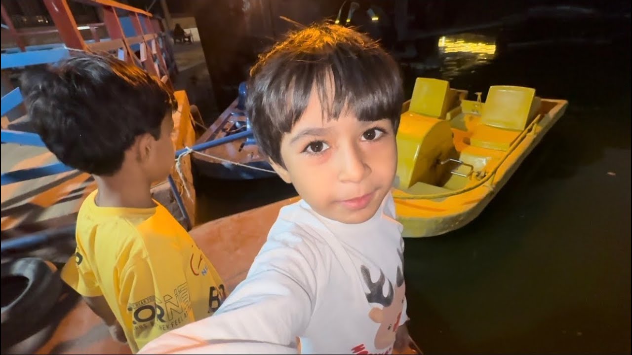 Maze Aagye ye boat chalake | Karachi 😍