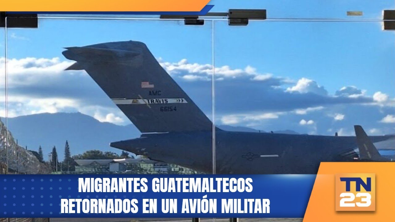 Migrantes guatemaltecos retornados en un avión militar