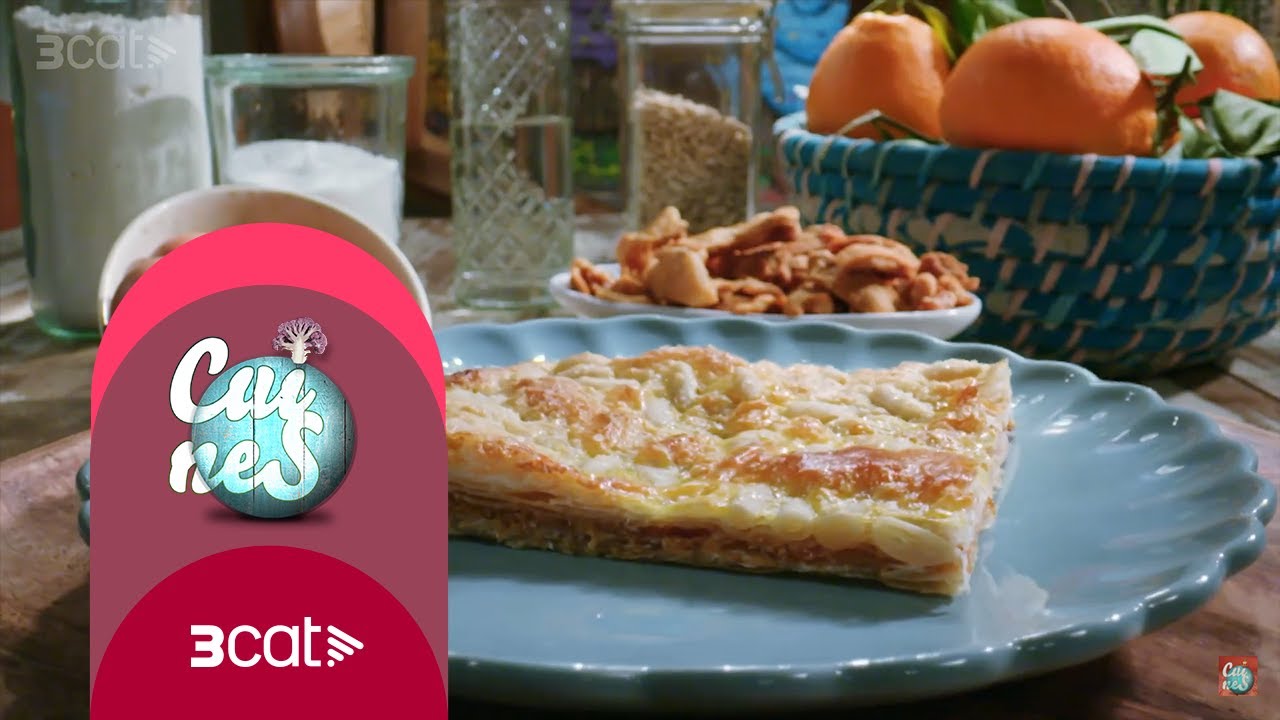 Coca de llardons amb pinyons - Cuines