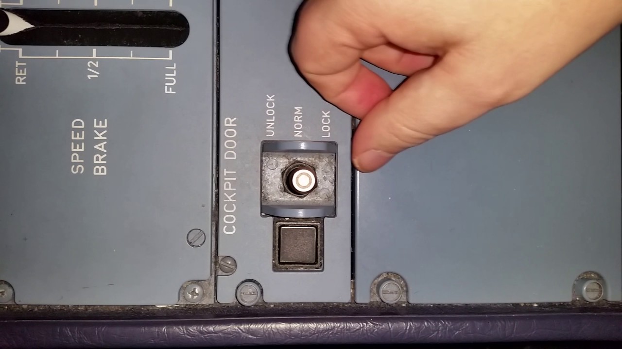 A320 Cockpit door open