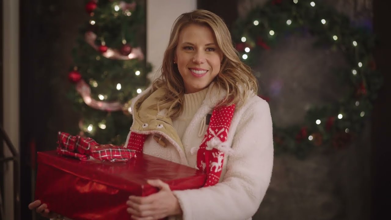 A Cozy Christmas Inn (2022) | Trailer | Jodie Sweetin, David O'Donnell
