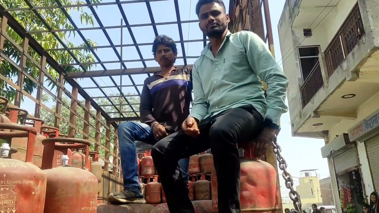 ||रसोई गैस सिलेंडर के लिए लोग परेशान || ग्रेटर नोएडा