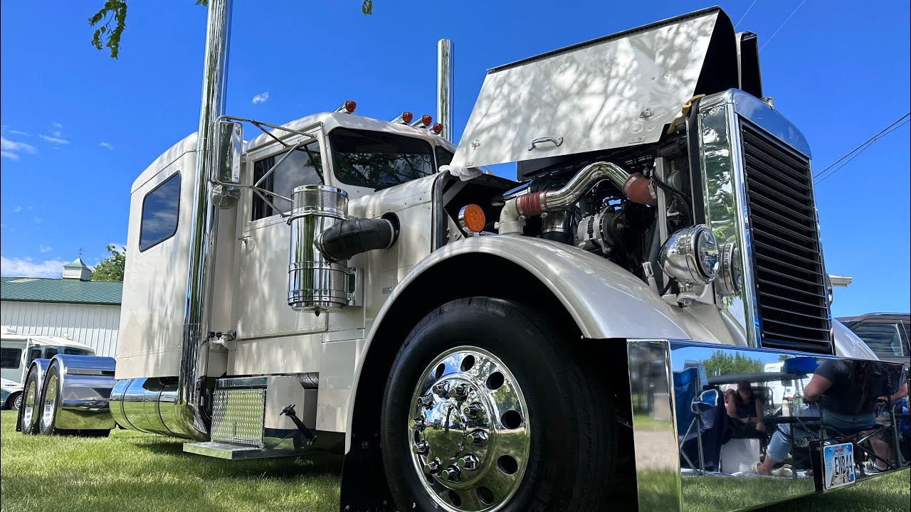 Custom Peterbilt Needlenose Tour & Interview