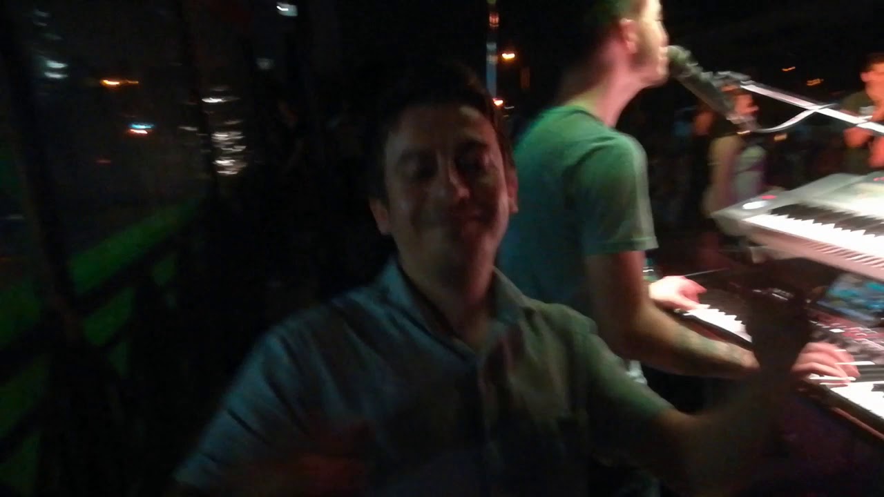 Piyanist Serdar Eren  ( Görükle Göçmen Konutları Pazar Yeri Part: 1  )  🎹🎷🎤