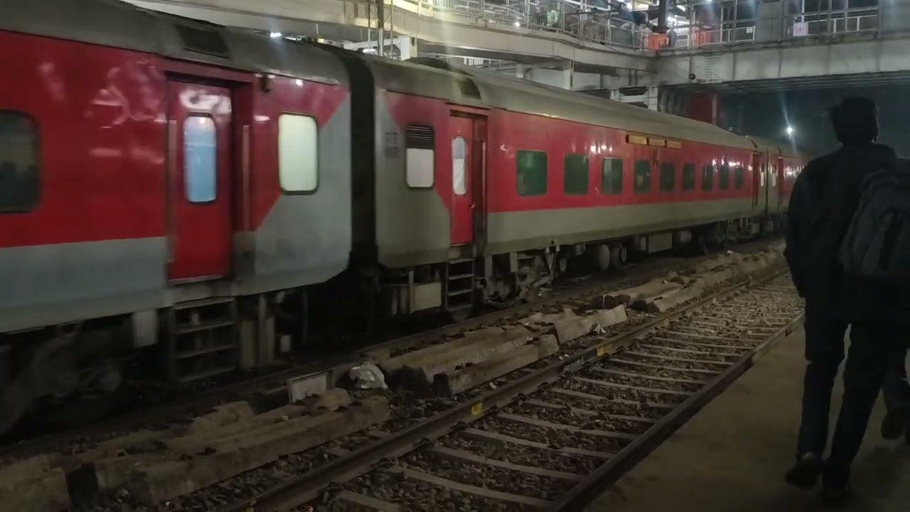Avadh express bandra tarminal to Barauni jaction 19037 Arival etawah jaction station announcement