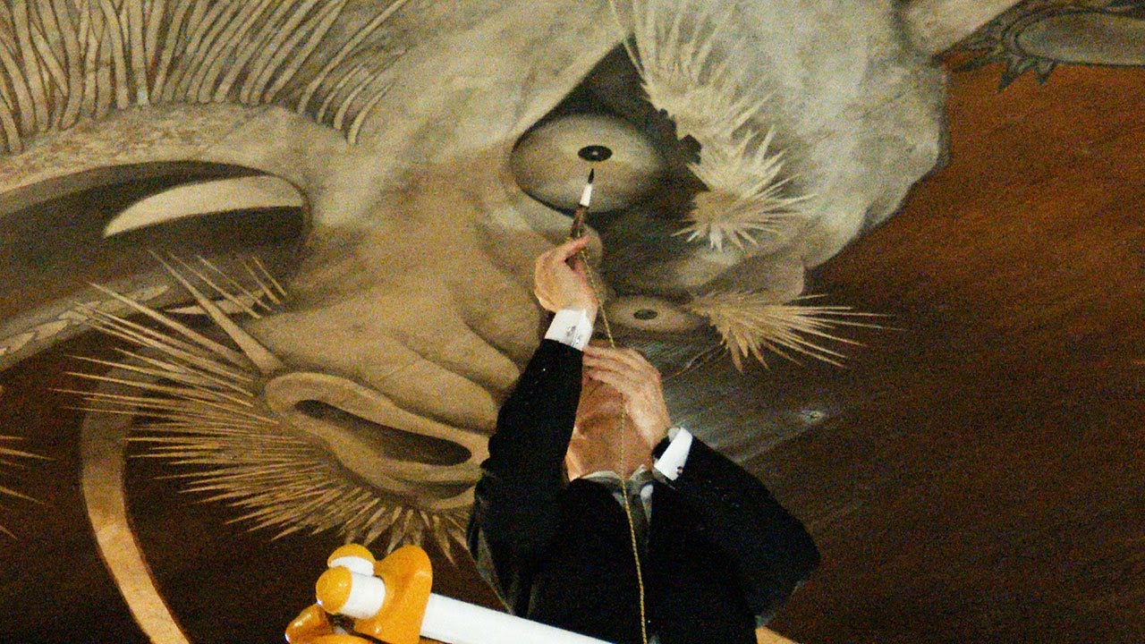 寛永寺で天井絵の点睛開眼式…空を舞う龍に最後の筆入れ