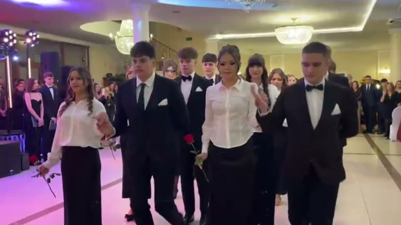 Polonez uczniów II LO z BJN w Bielsku Podlaskim