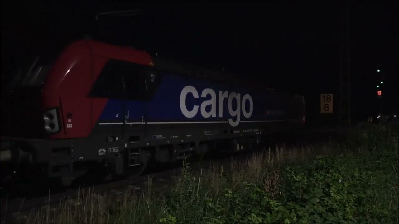 Zugverkehr nachts in Groß-Gerau im Juni 2025 als Zeitraffer