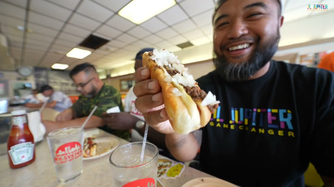 OLNEYVILLE NEW YORK SYSTEM — это культовое заведение в Род-Айленде. «Лучшие острые сосиски в Род-...
