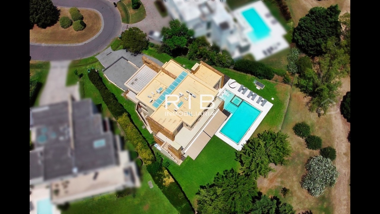 Ayres de Pilar - Excepcional Propiedad sobre Parque Central