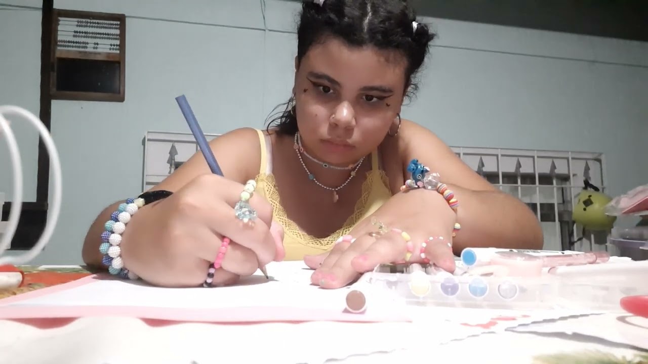 encapando os cadernos pra escola
