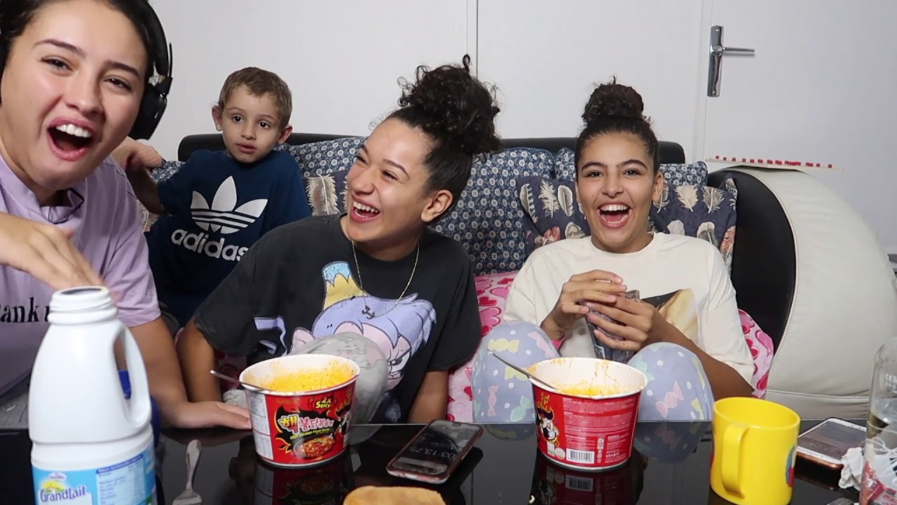 SPICY NOODLE CHALLENGE AVEC RACHEL