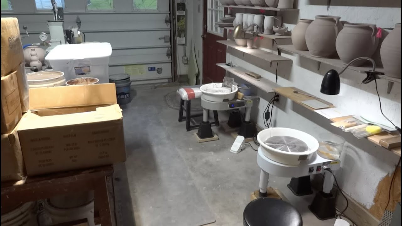 Simple review on two Chinese cheap pottery wheels with Simon Leach