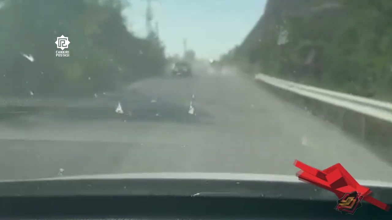 Eldivan yoluna atılan mucur s&uuml;r&uuml;c&uuml;leri &ccedil;ileden &ccedil;ıkardı