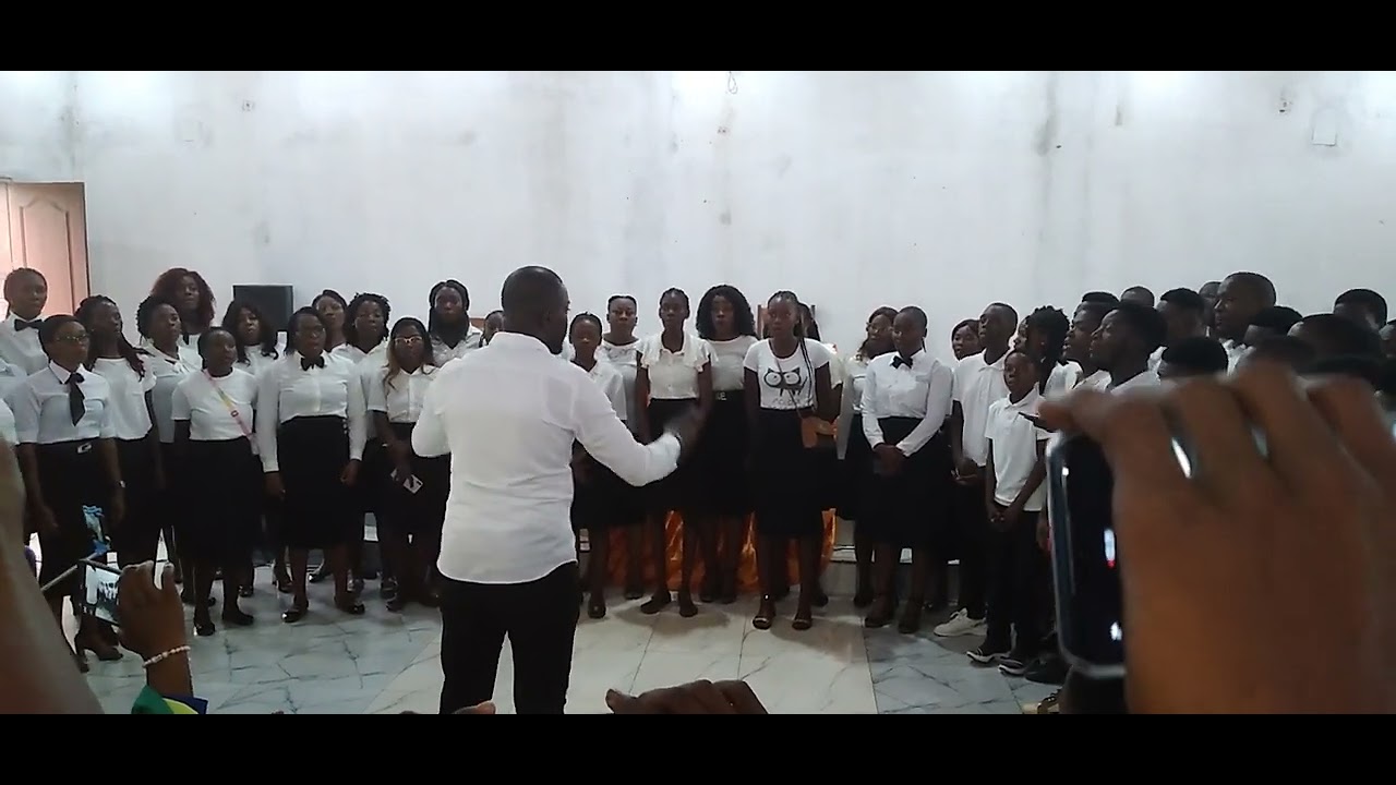 Grupo coral Voz de Esperança(Paróquia de Ntendequele)