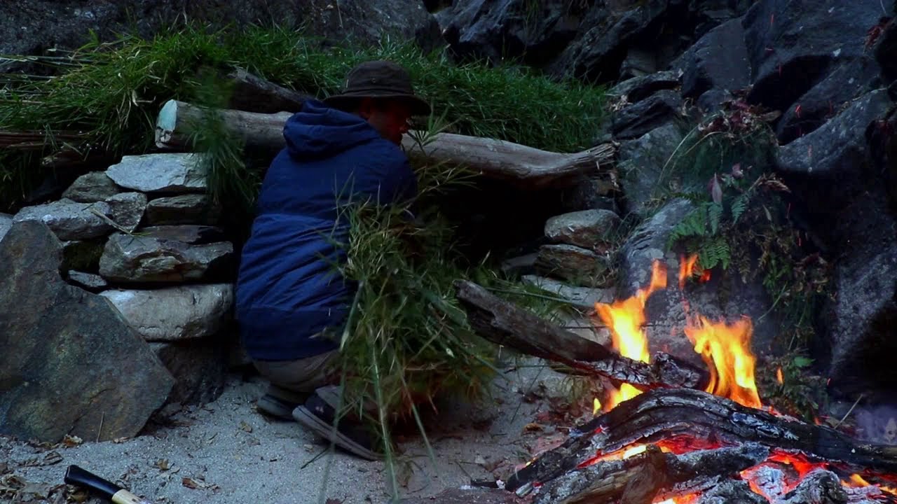 Solo Camping - Bushcraft Survival Shelter, Camp Cooking, Documentary, Fireplace, DIY
