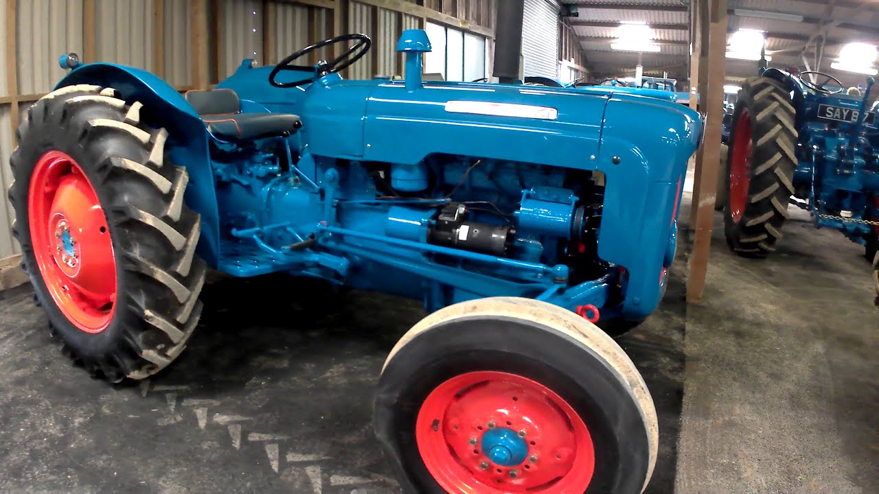 1960 Fordson Dexta 2.4 Litre 3-Cyl Diesel Tractor (32 HP)
