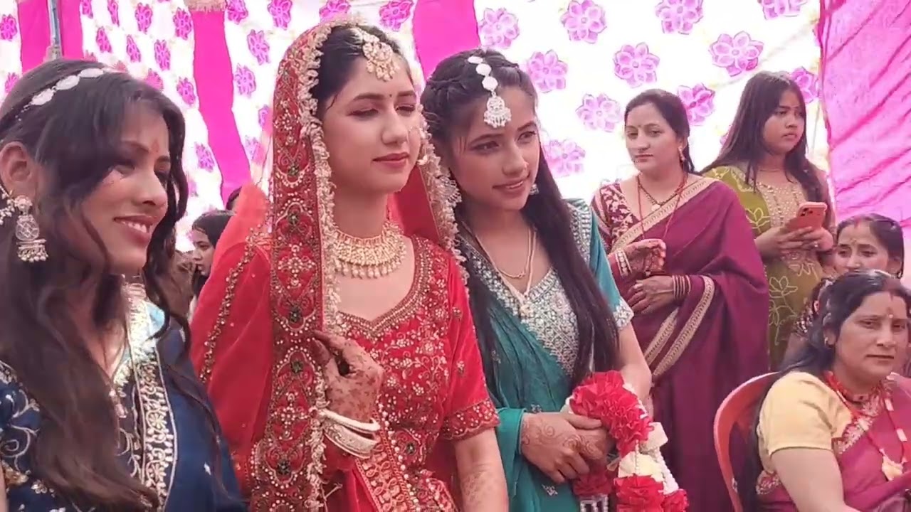 बारात में ताई भतीजीयो की मस्ती