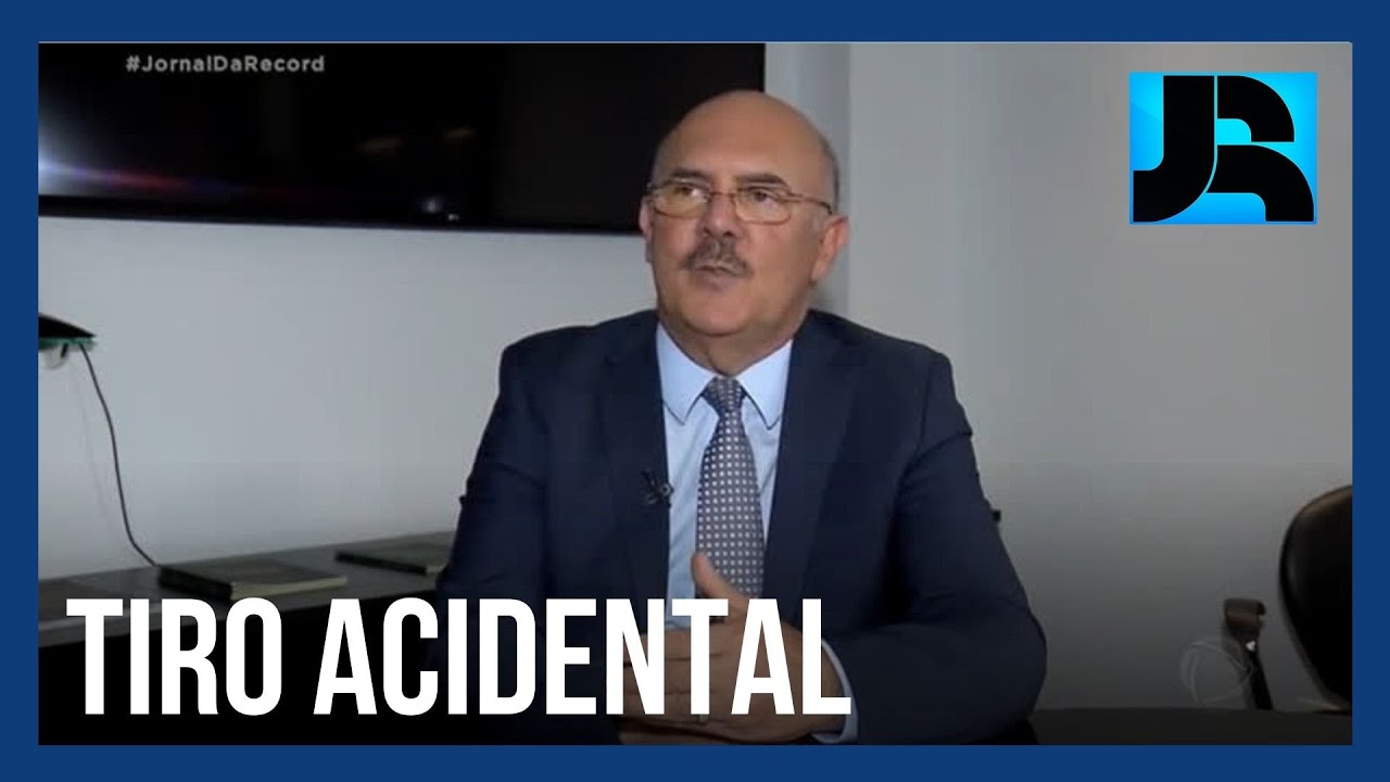 Ex-ministro Milton Ribeiro explica disparo acidental em aeroporto &agrave; Pol&iacute;cia Federal