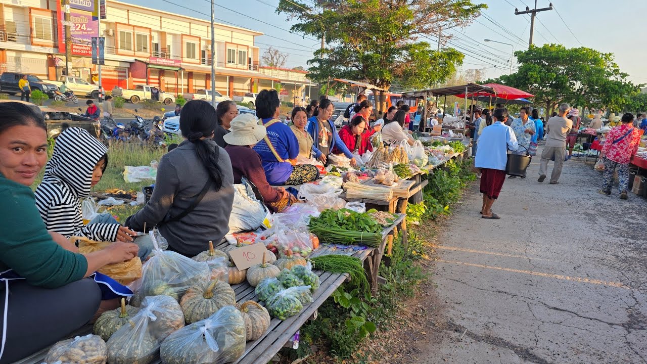 #อาหารอีสาน #วิถีชาวบ้าน ตลาดนัดหัวนา ทุกเช้าวันอาทิตย์ อำเภอเขมราฐ อุบลราชธานี