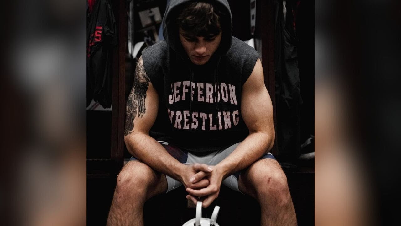 Jefferson High School wrestler breaks neck during match