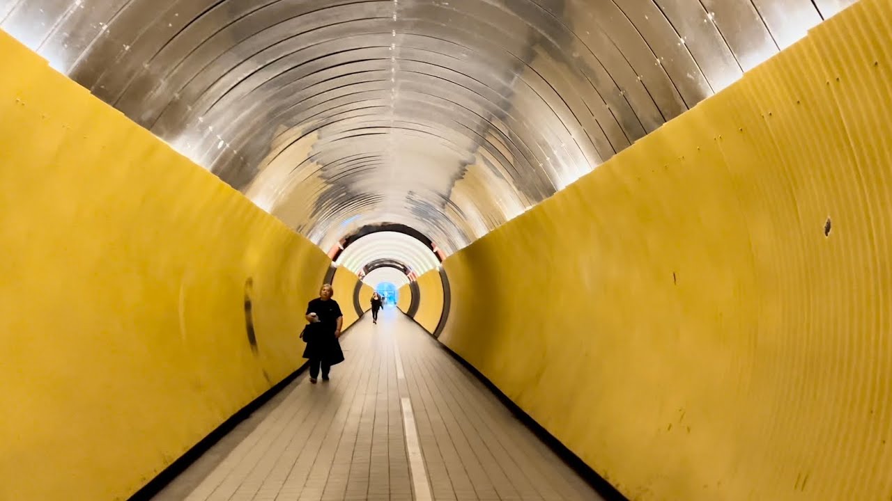 Stockholm Walks: the photo friendly tunnel and the killer&rsquo;s stairs of Tunnelgatan.