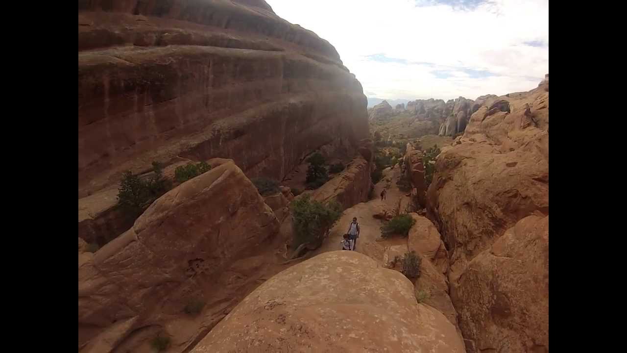The ascent to Double O Arch