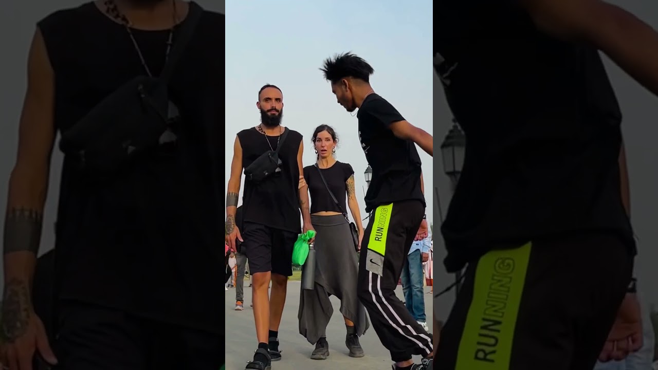 India gate girl reaction 😍 #publicreaction #prank #shocked #shortsviral #reaction