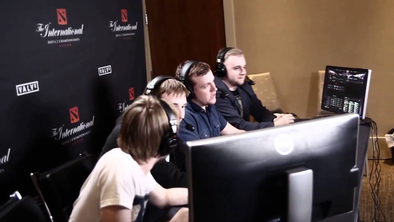 Russian analytics desk before going live @ The International 2014