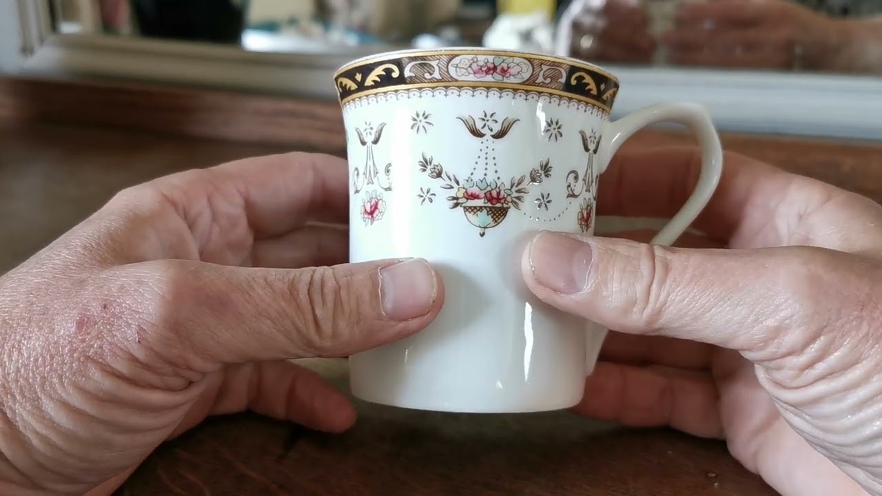 Queens China Royale Shape Classic Old England Bone China Mug