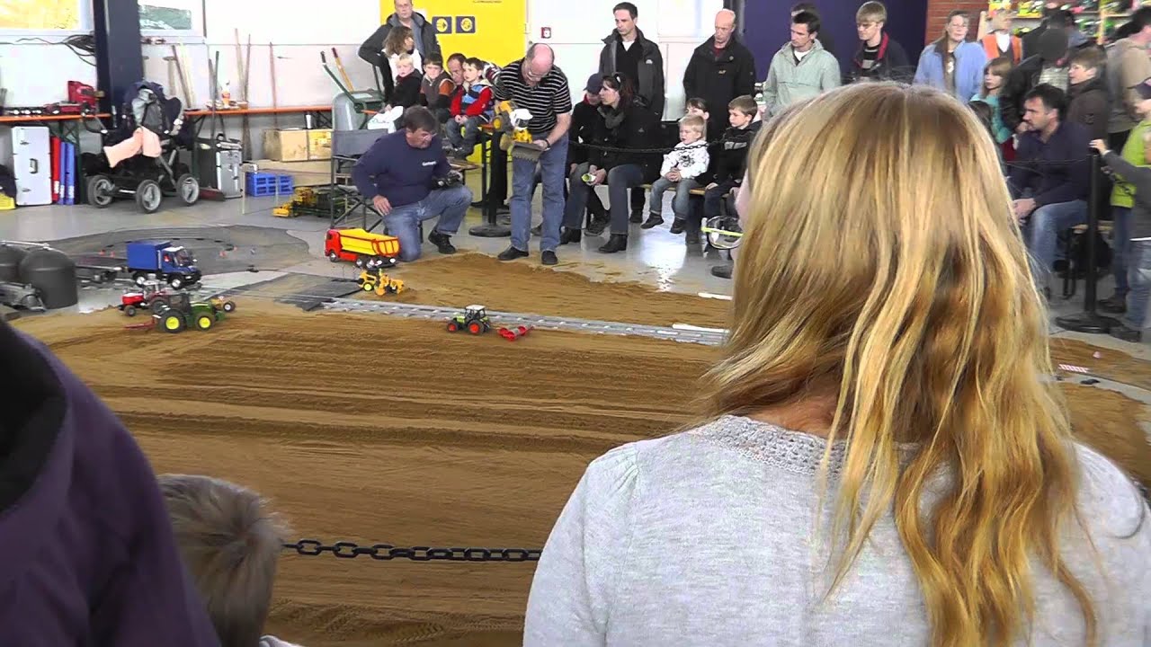 Traktorado Messe Husum 2011.MP4