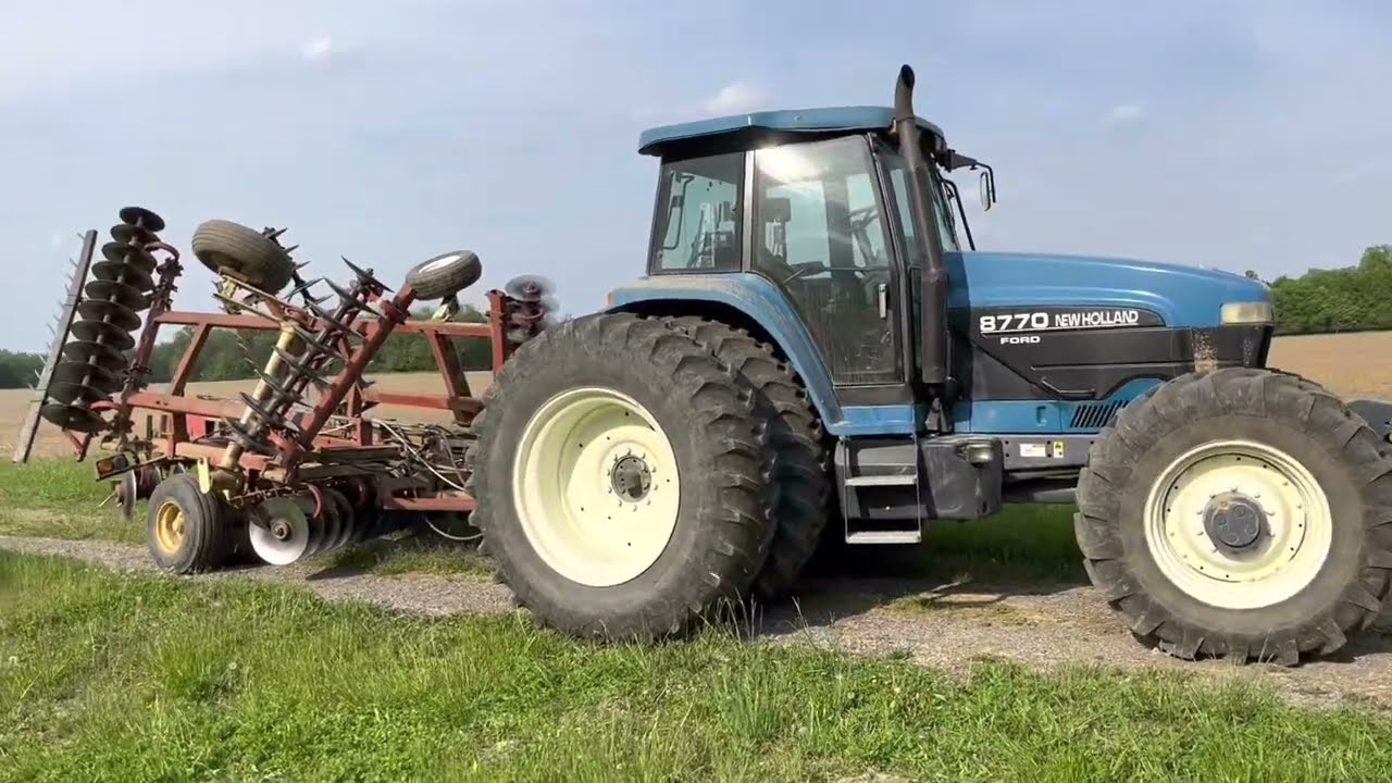 New holland 8770 and T8.360 working ground