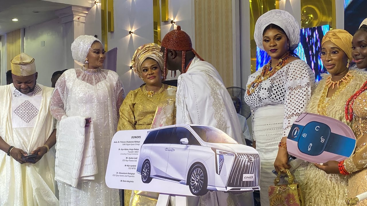 OONI OF IFE SURPRISED AS HE RECEIVED BRAND NEW SUV AS GIFT AT HIS 50TH BIRTHDAY