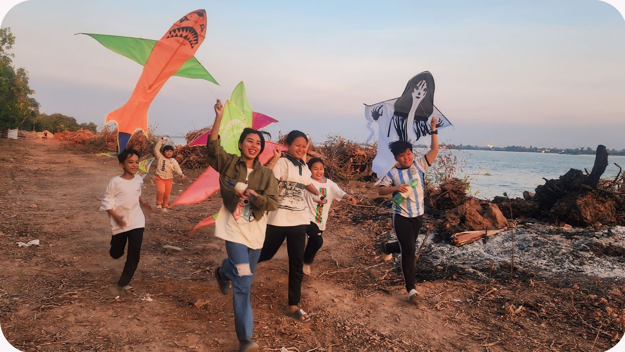 Thả Diều Ngoài Bờ Sông Cửu Long