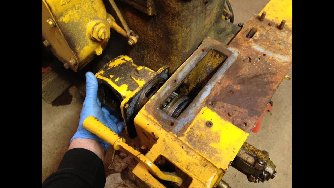 Caterpillar D2 Starter Pinion Drive Removal Sequence - 3J and 5J Series Tractors