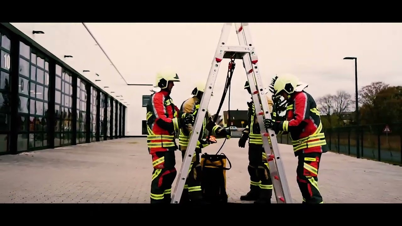 Feuerwehr-Steckleiter als Bockleiter aufbauen