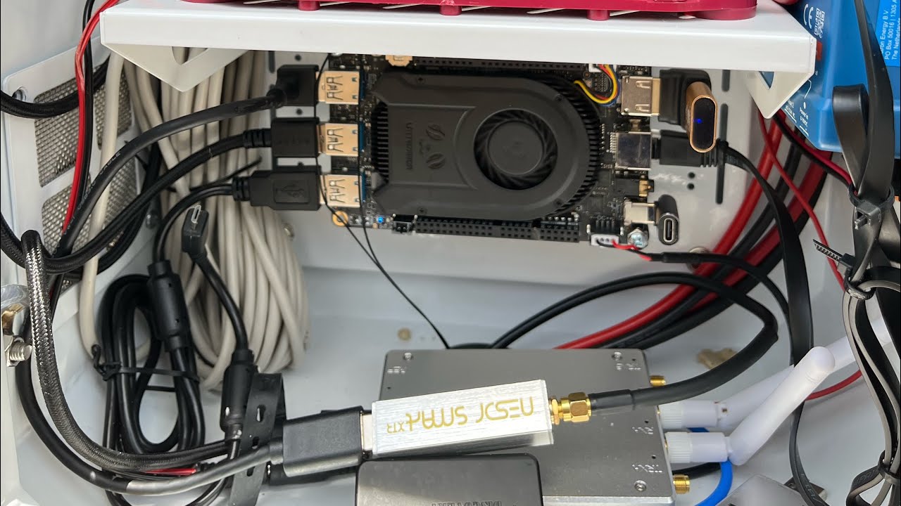 DragonOS Noble Tracking Starlink's Direct to Cell Satellites with a Solar SDR Station (Nooelec XTR)