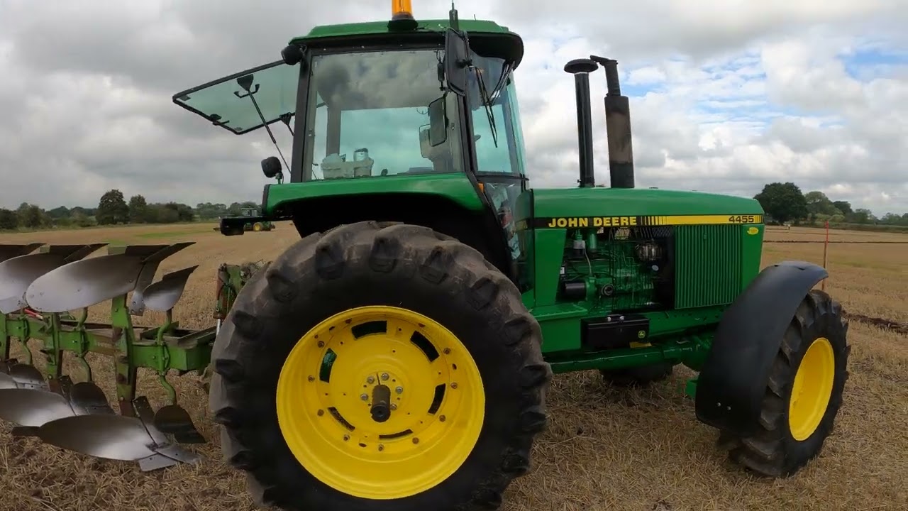 1989 John Deere 4455 7.6 Litre 6-Cyl Diesel Tractor (157 HP) with Dowdeswell Plough